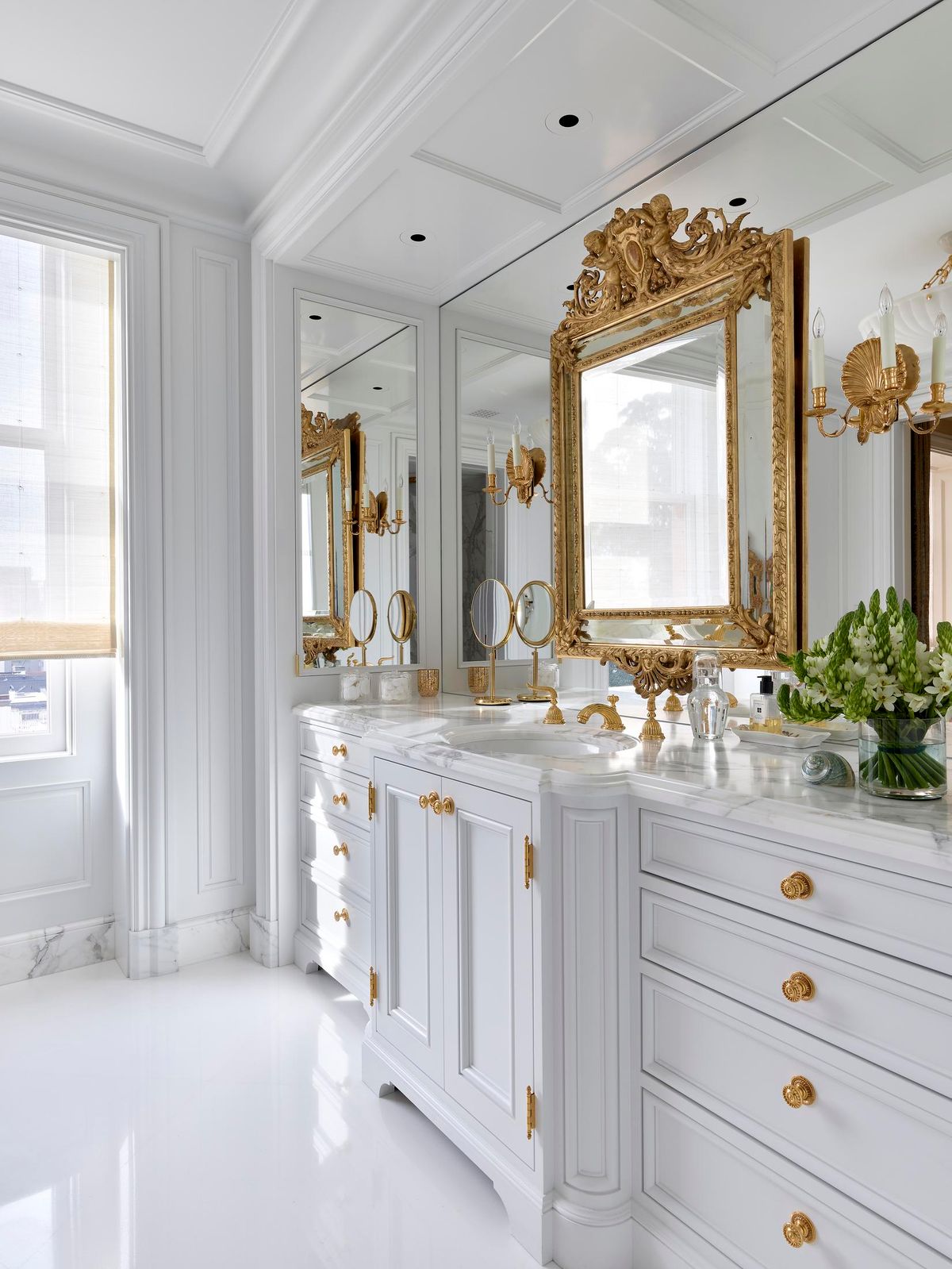 Classic French Apartment Image 33