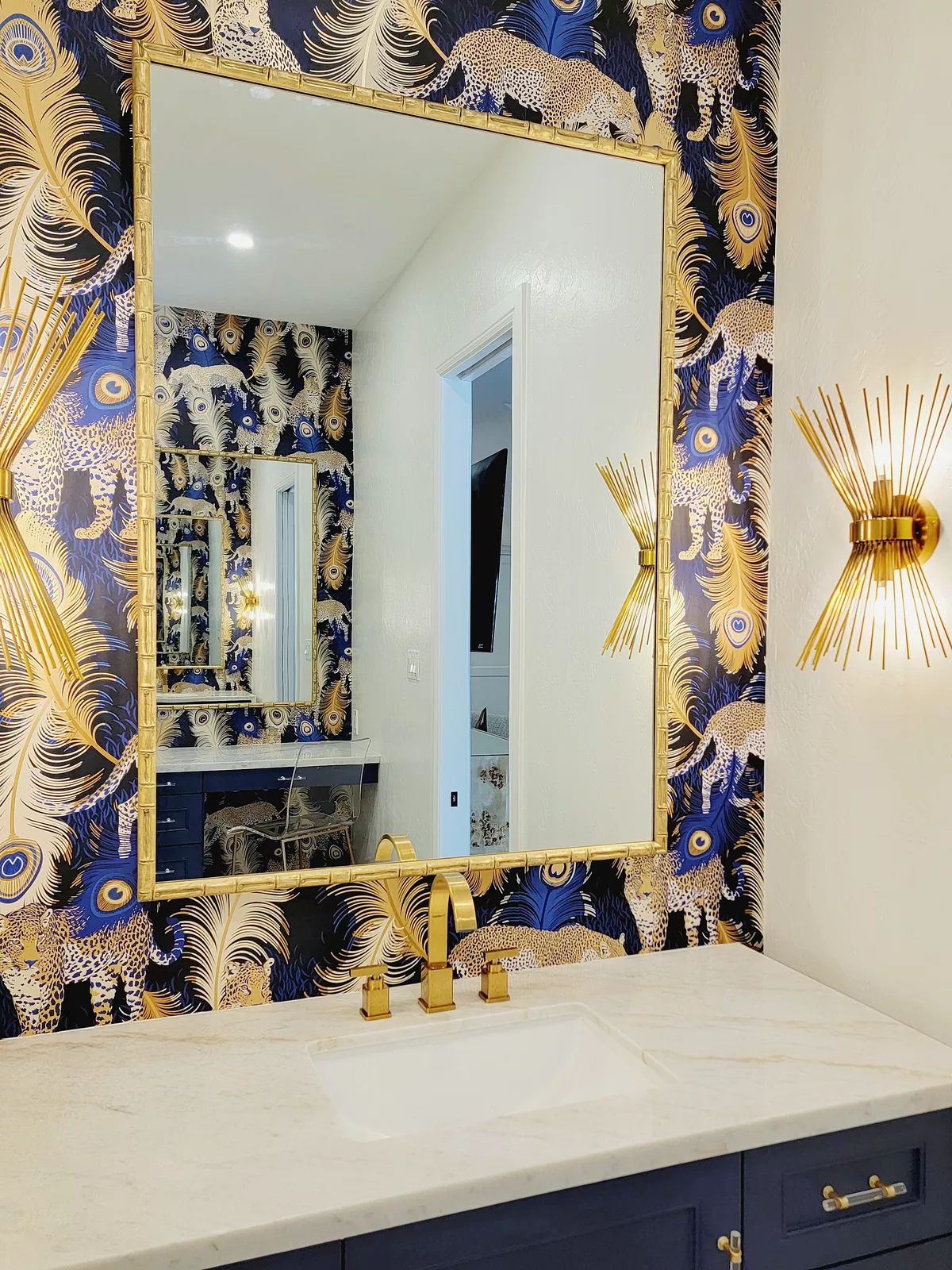 Lavish Lakehouse Image 17