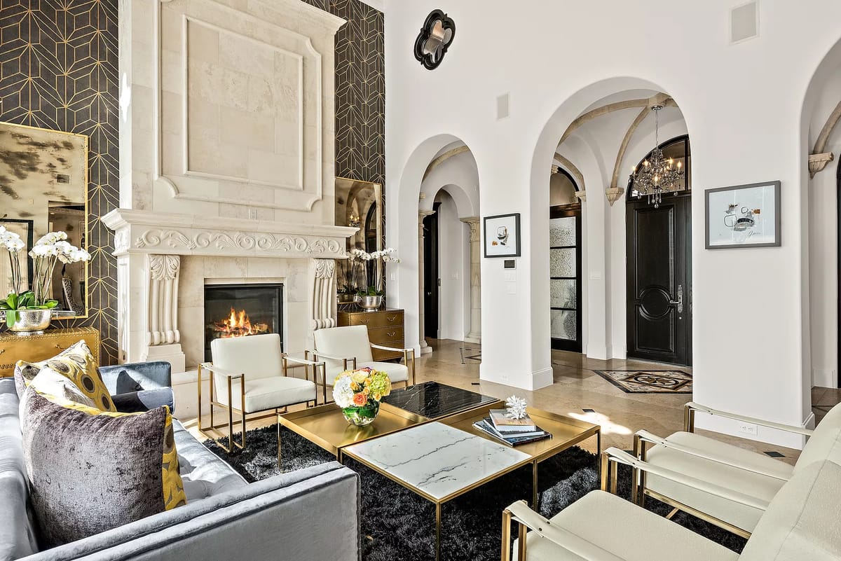 Avignon Court Image 2