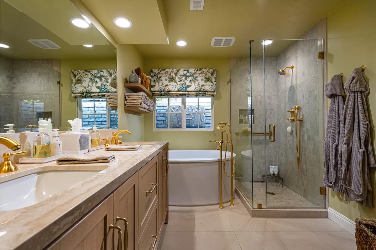 Spa Bath Contemporary Image 2
