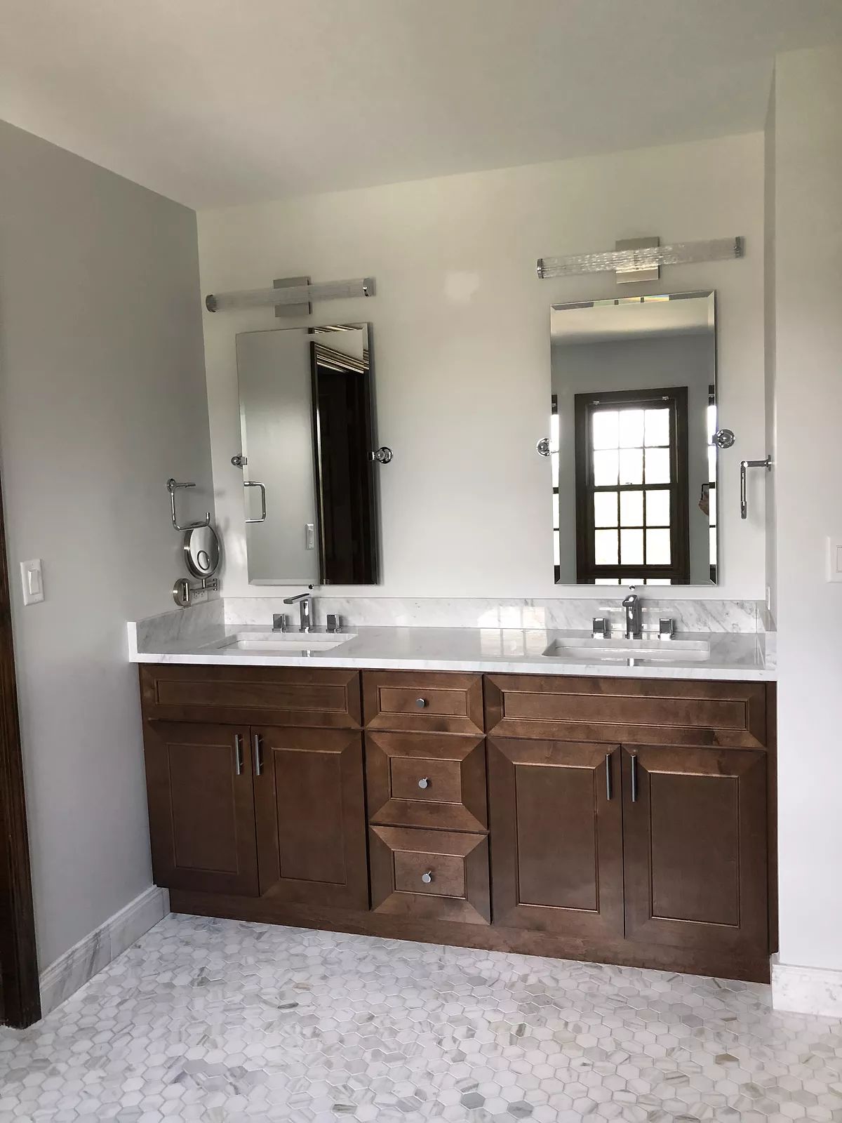 Jhon bathroom Image 3