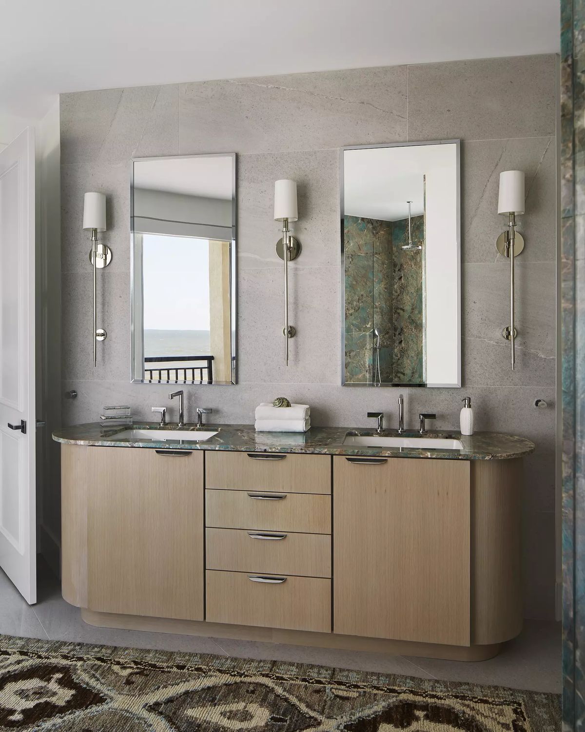 Oceanfront Penthouse Image 11