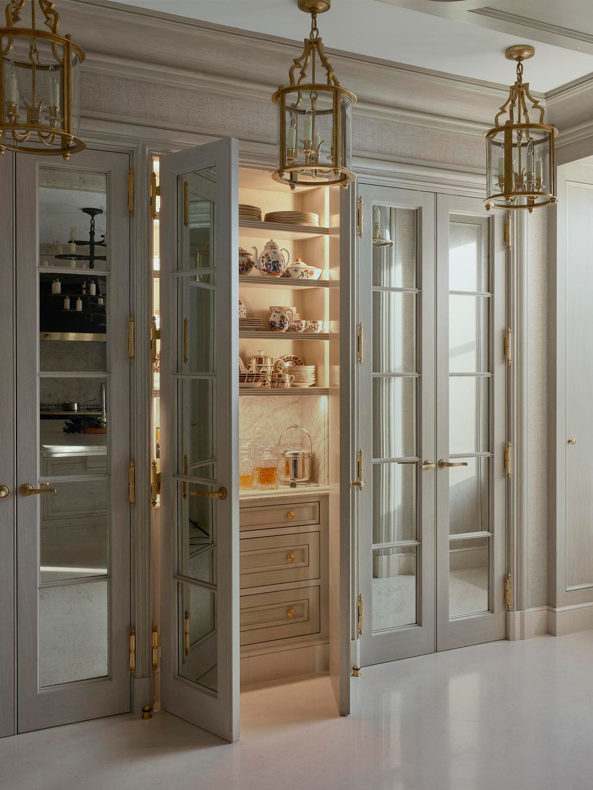 Classic French Apartment Image 29