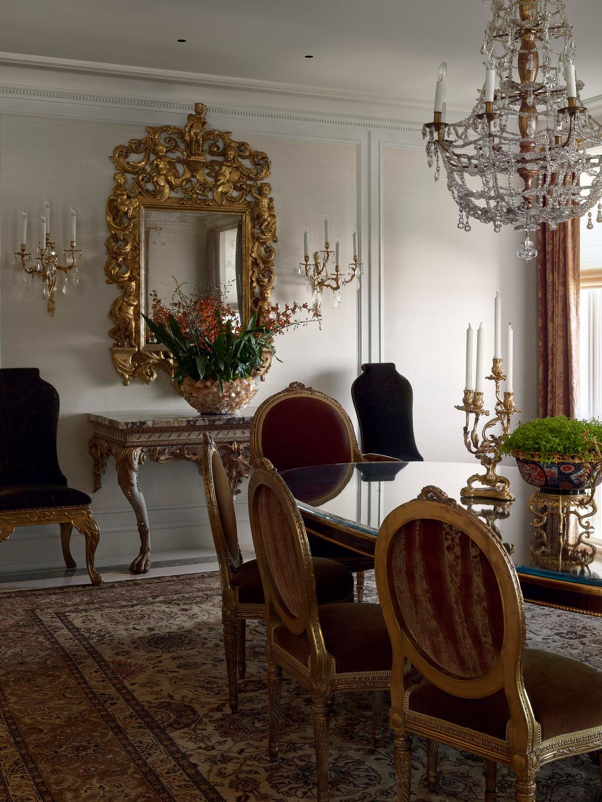 Classic French Apartment Image 14
