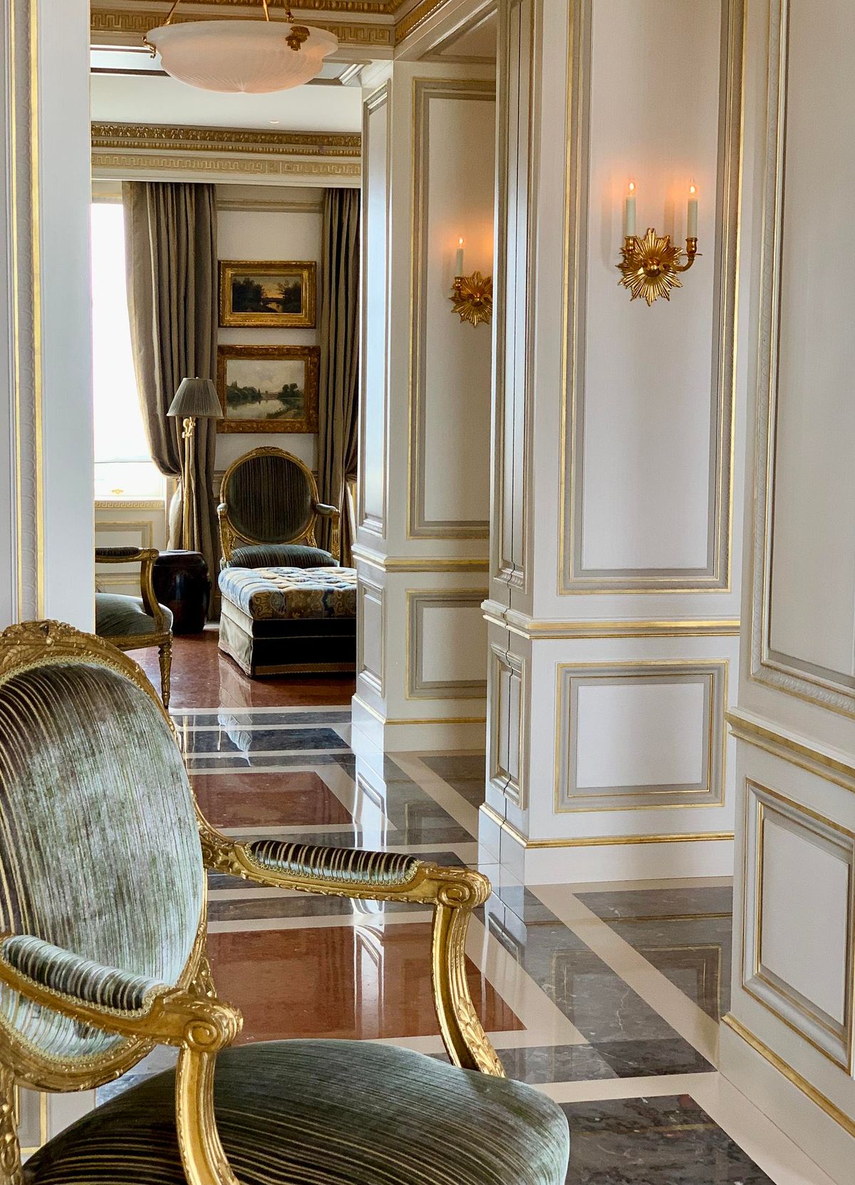 Classic French Apartment Image 23