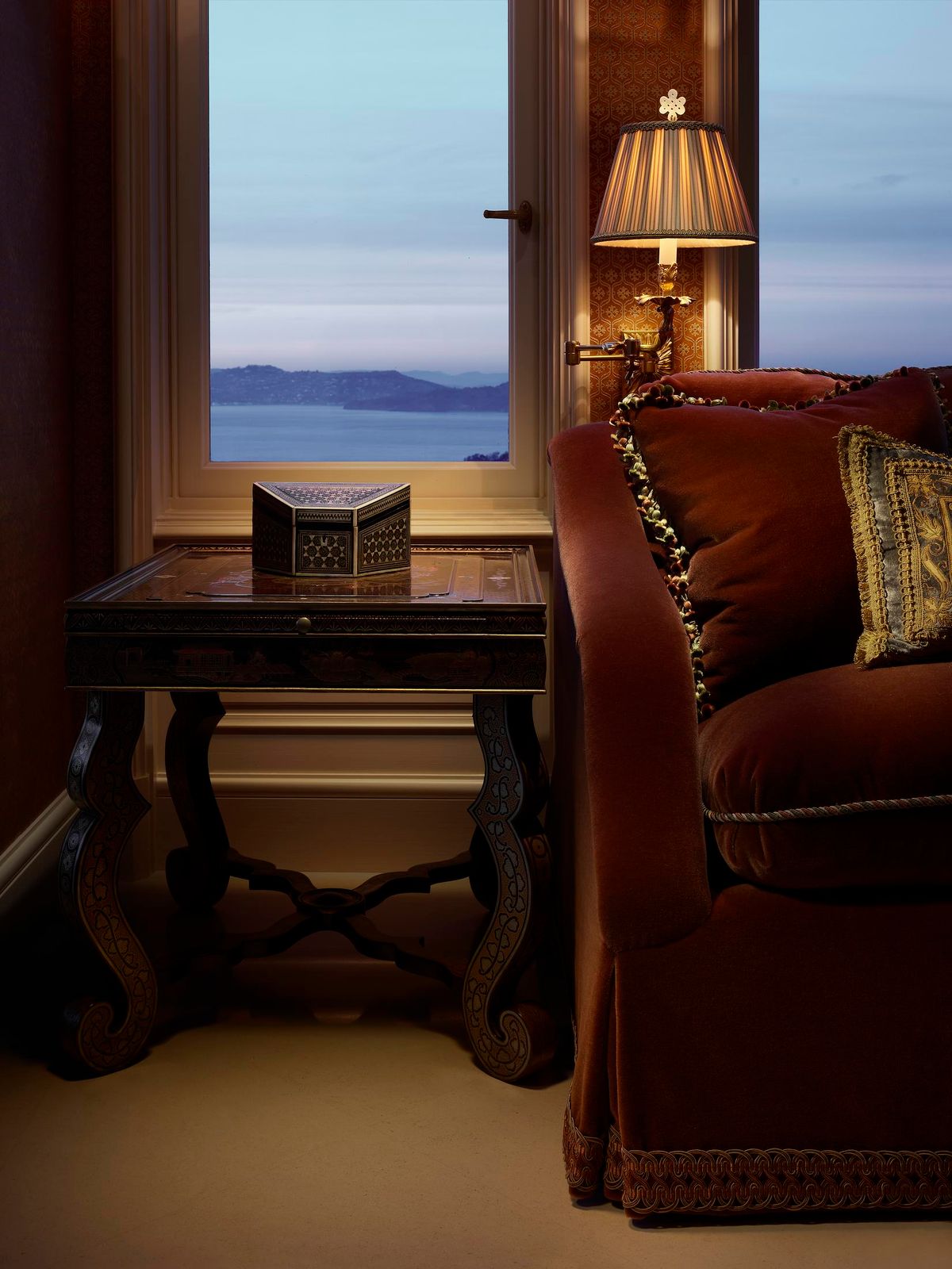 Classic French Apartment Image 16