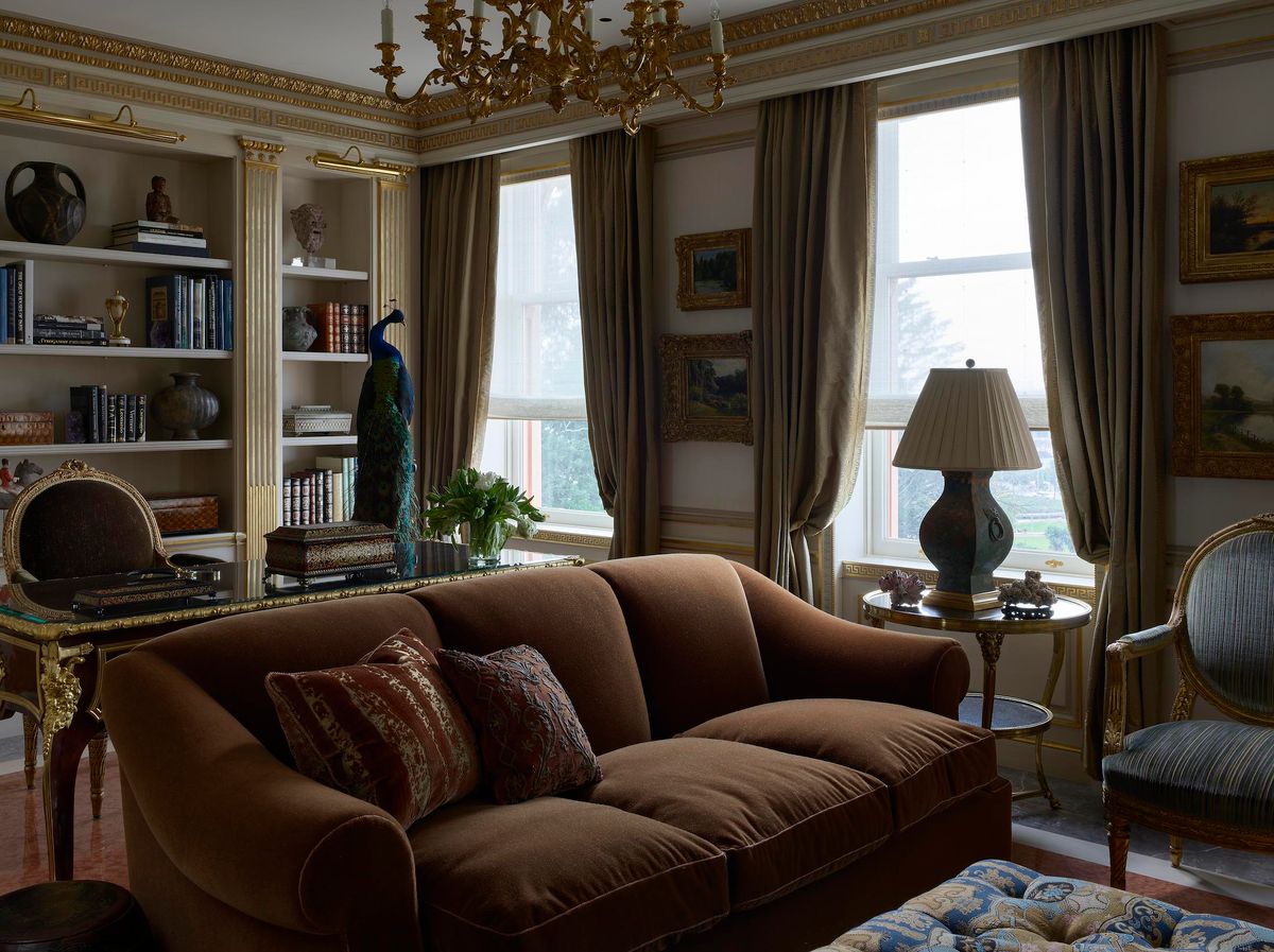 Classic French Apartment Image 24