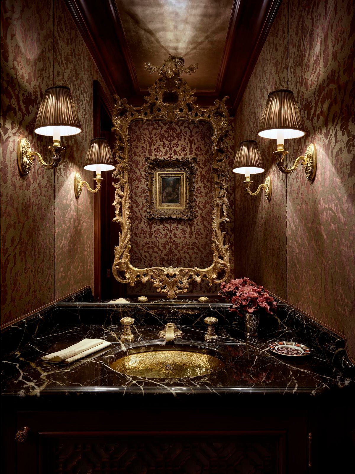 Classic French Apartment Image 18