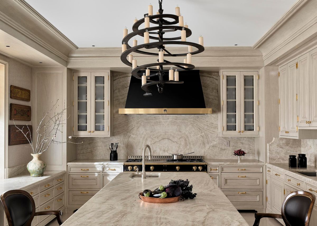 Classic French Apartment Image 27