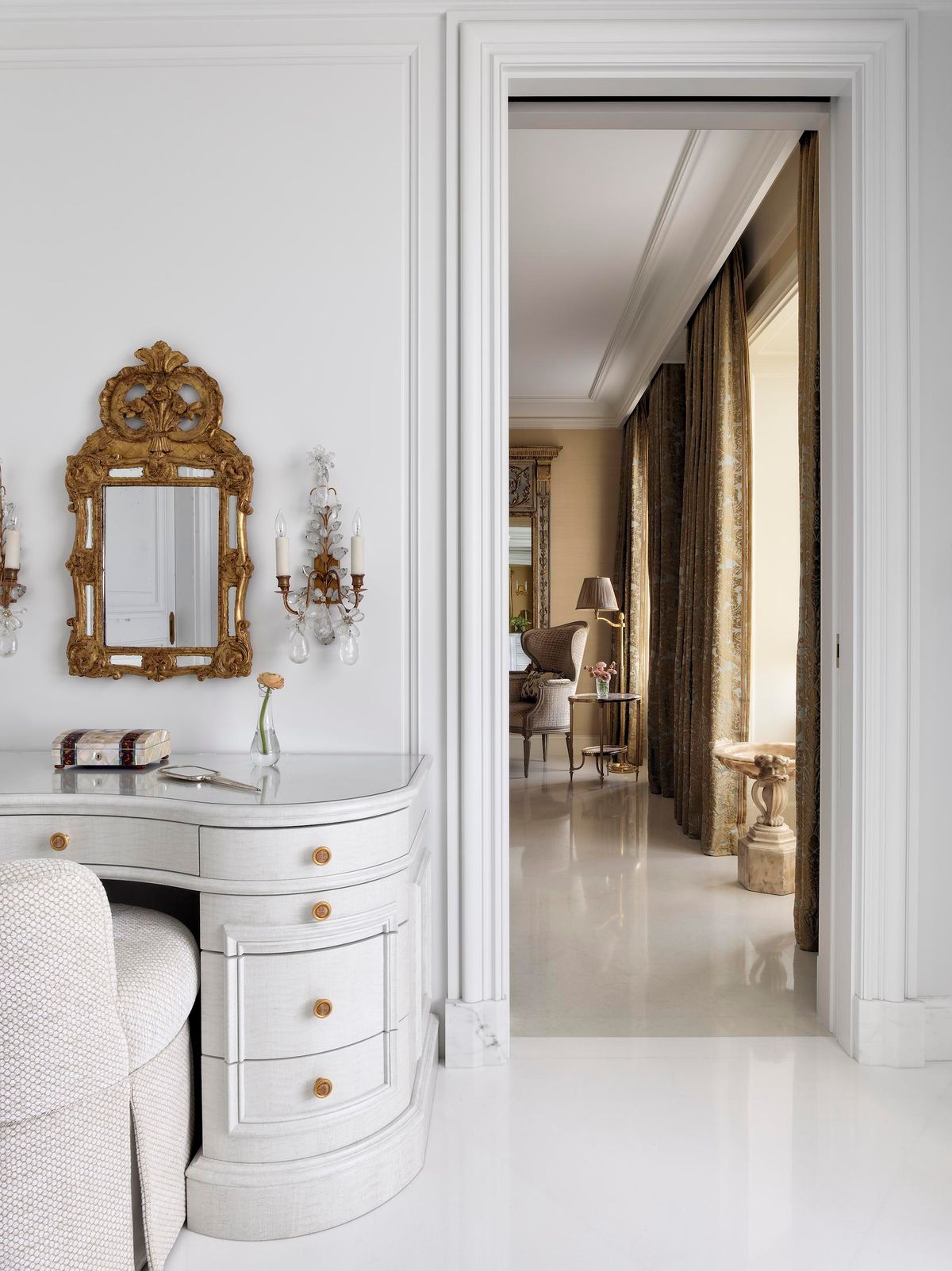 Classic French Apartment Image 34