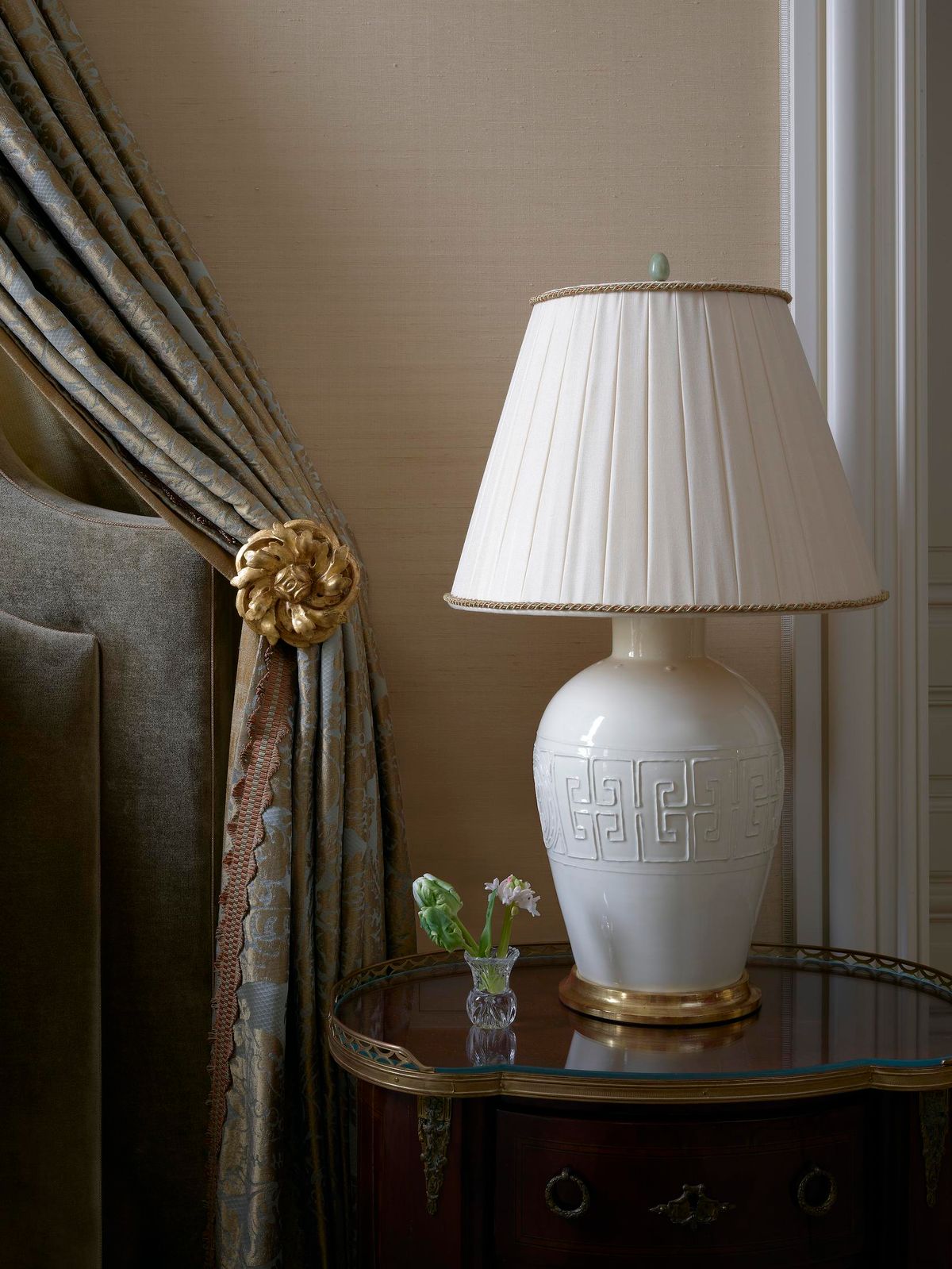 Classic French Apartment Image 32