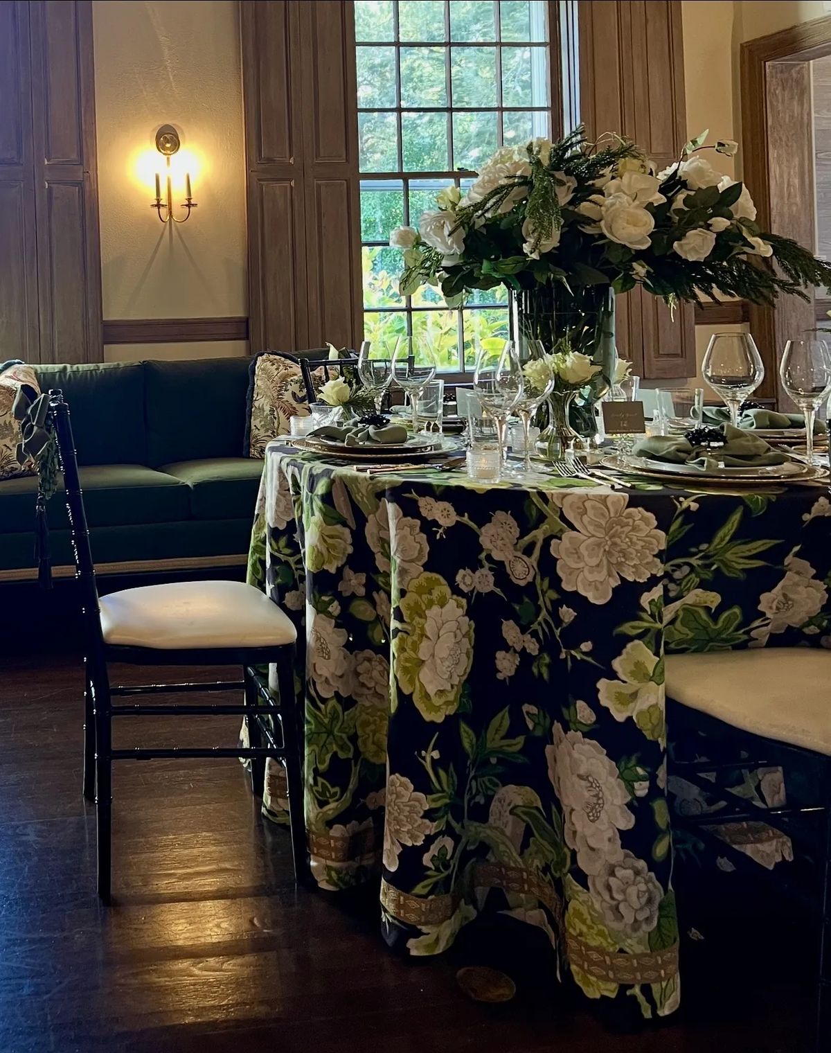 How color, pattern and texture tell the story of meaningful table design