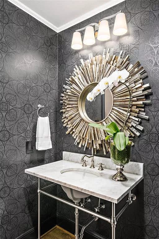 Sleek Sophistication Image 31