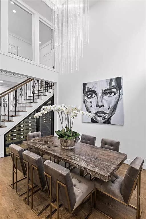Sleek Sophistication Image 14