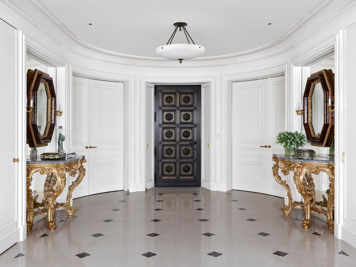 Classic French Apartment Image 3