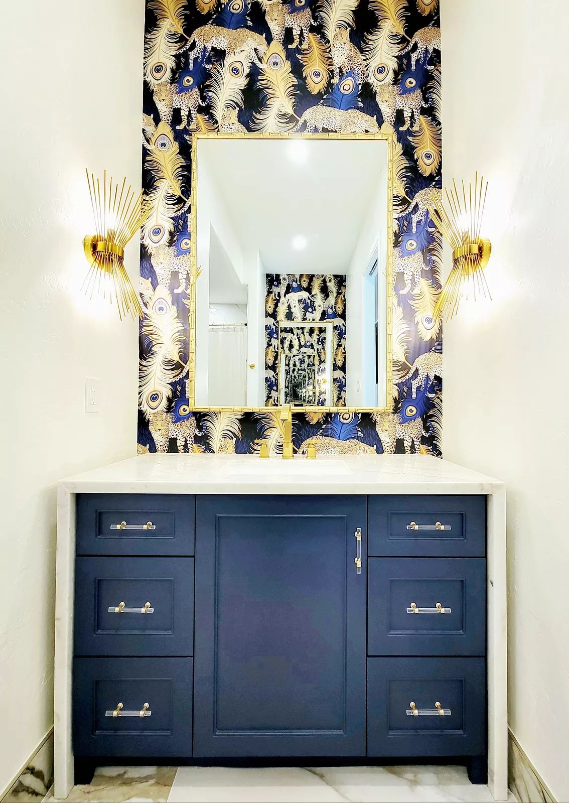 Lavish Lakehouse Image 12