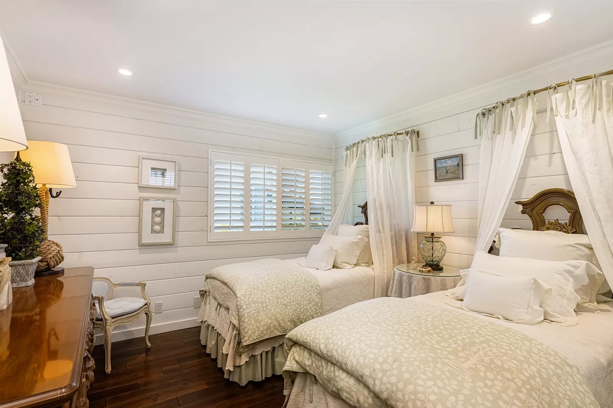 Coastal Sophisticate Image 52