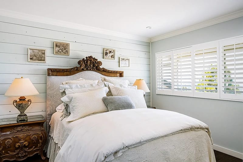 Coastal mediterranean style guest bedroom