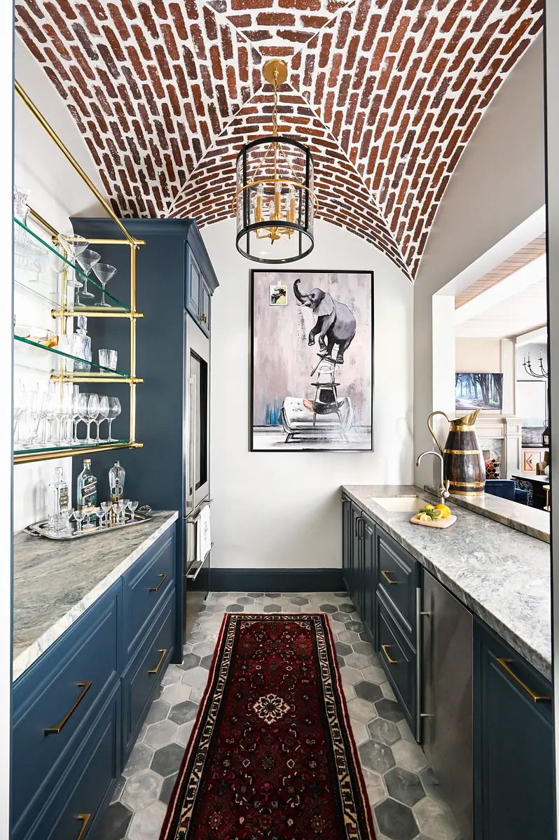 Traditional Living Image 8