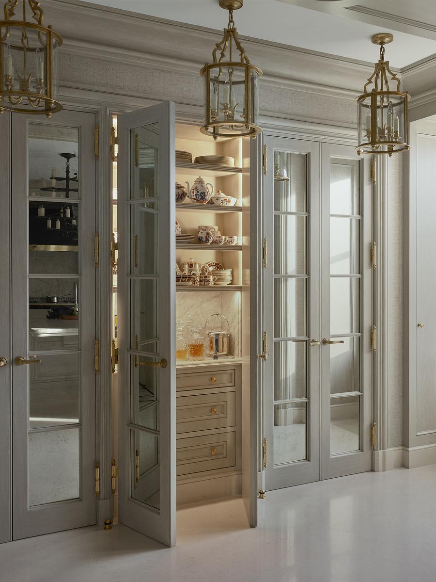 Classic French Apartment Image 29