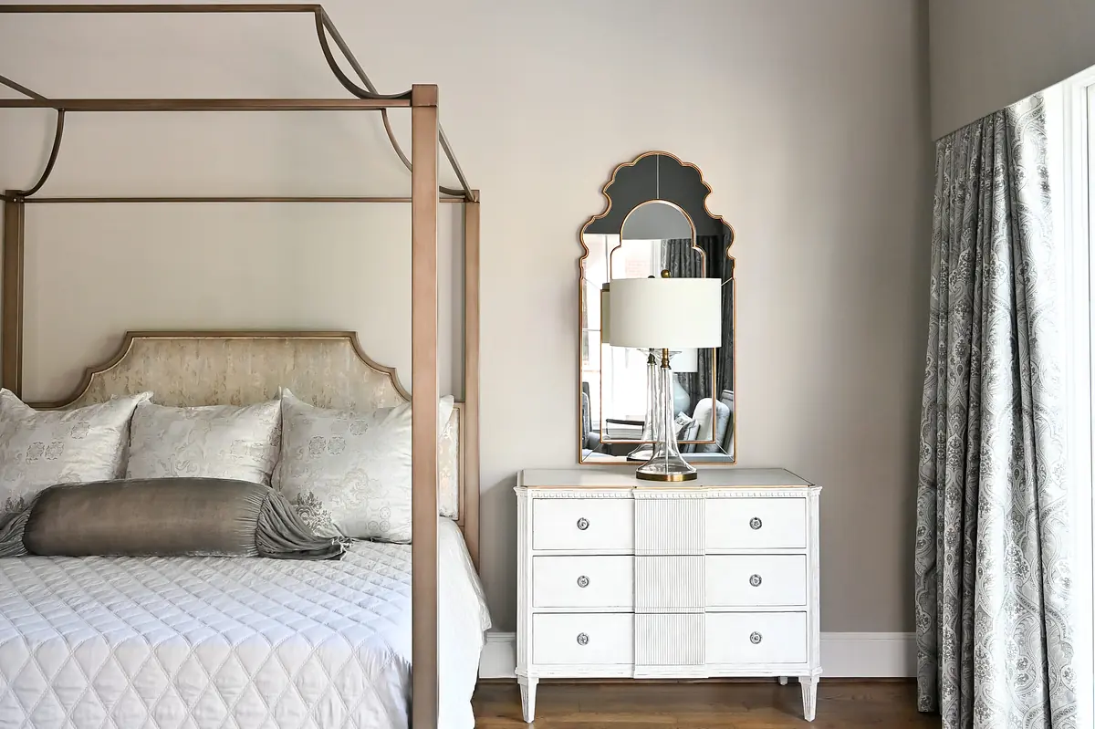 Traditional Living Image 10