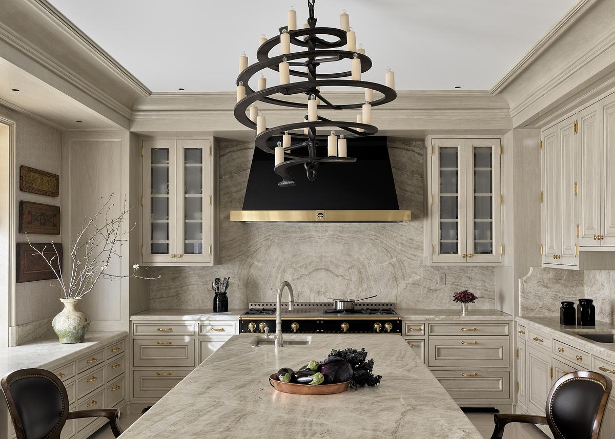 Classic French Apartment Image 27