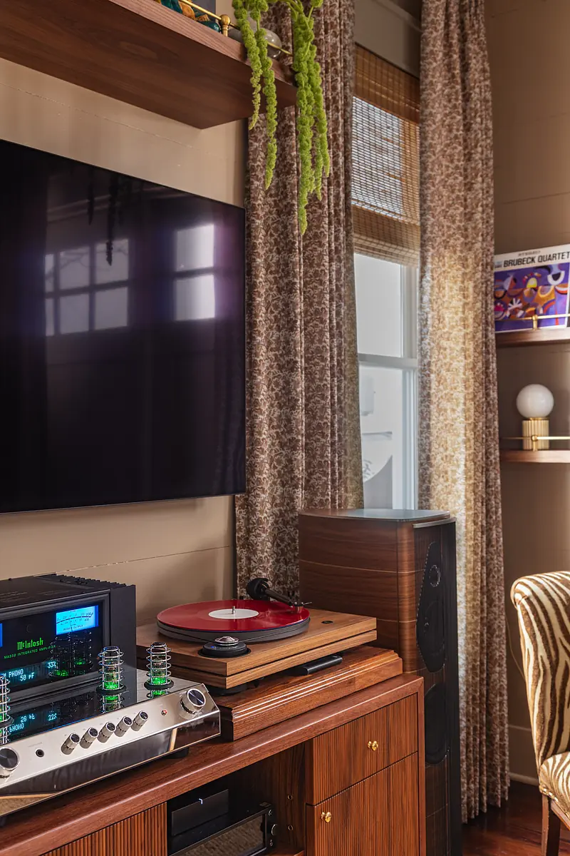 Listening Lounge Image 5