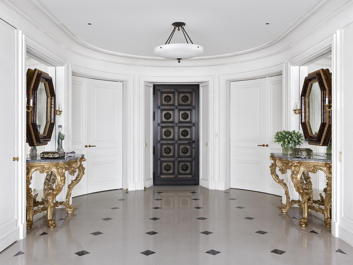 Classic French Apartment Image 3